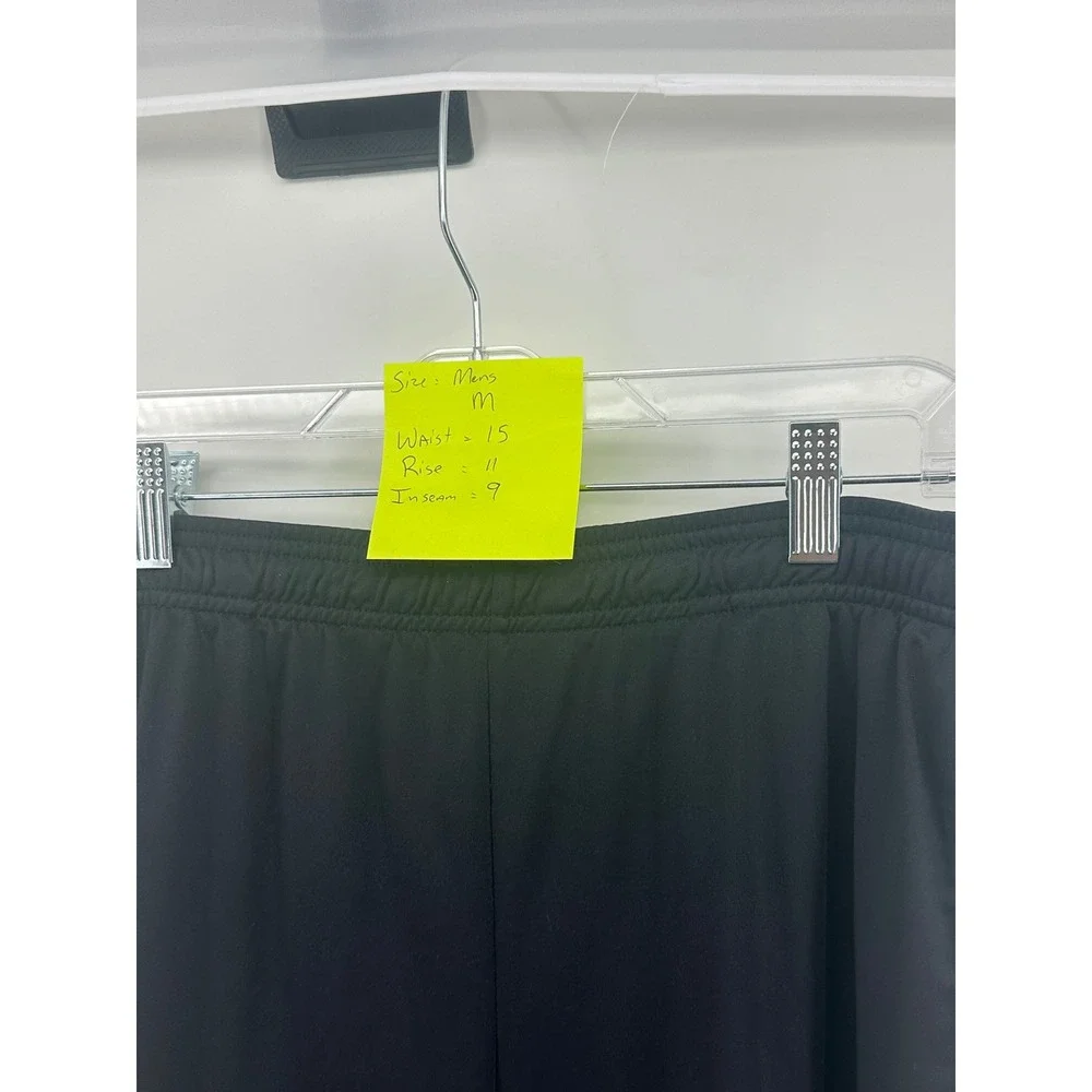 Under Armour HeatGear Mens Black Athletic Shorts Loose Fit Medium 9 Inch Inseam